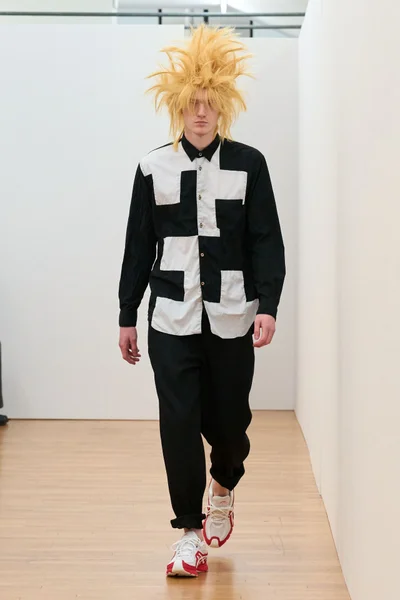 Look 32